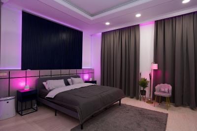 Pencahayaan kamar utama dengan WiZ bikin relax lebih max.