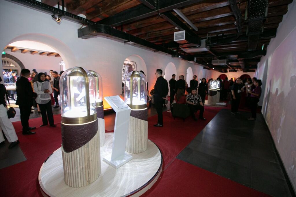 eksibisi-30-tahun-frank-and-co-jakarta atau koleksi-berlian-frank-fire-30-anniversary