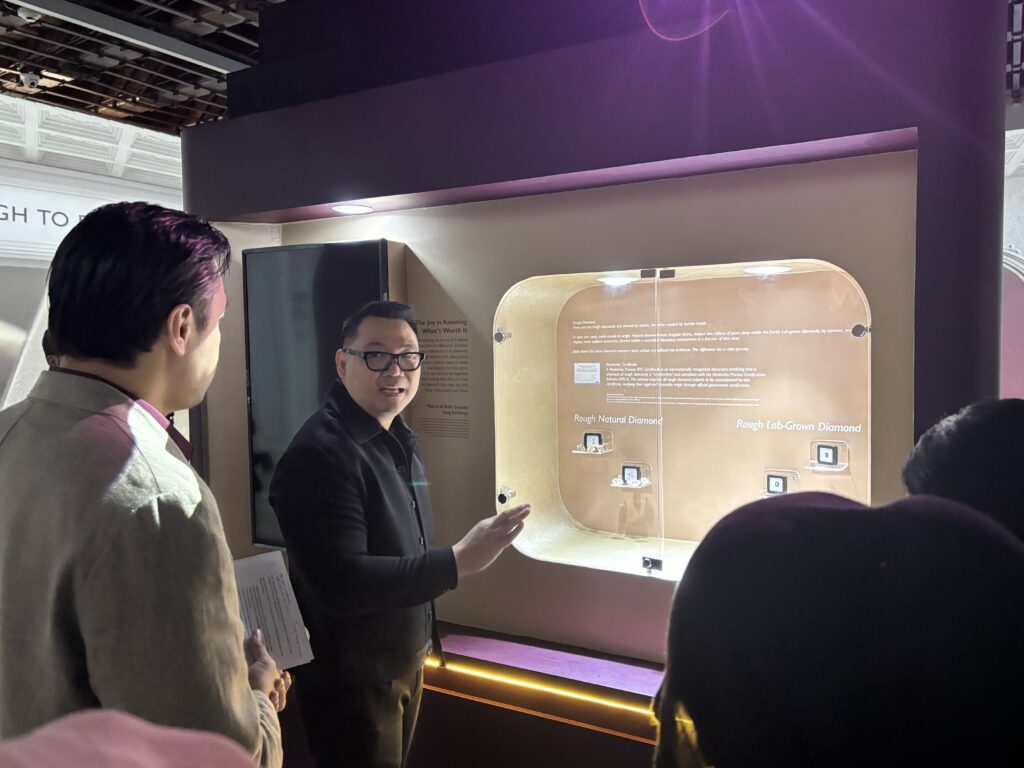 eksibisi-30-tahun-frank-and-co-jakarta atau koleksi-berlian-frank-fire-30-anniversary