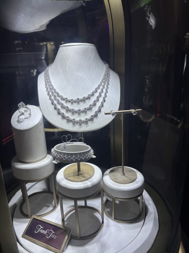 eksibisi-30-tahun-frank-and-co-jakarta atau koleksi-berlian-frank-fire-30-anniversary
