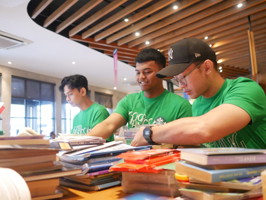 Relawan Starbucks pendampingan siswa SCYEP 2026